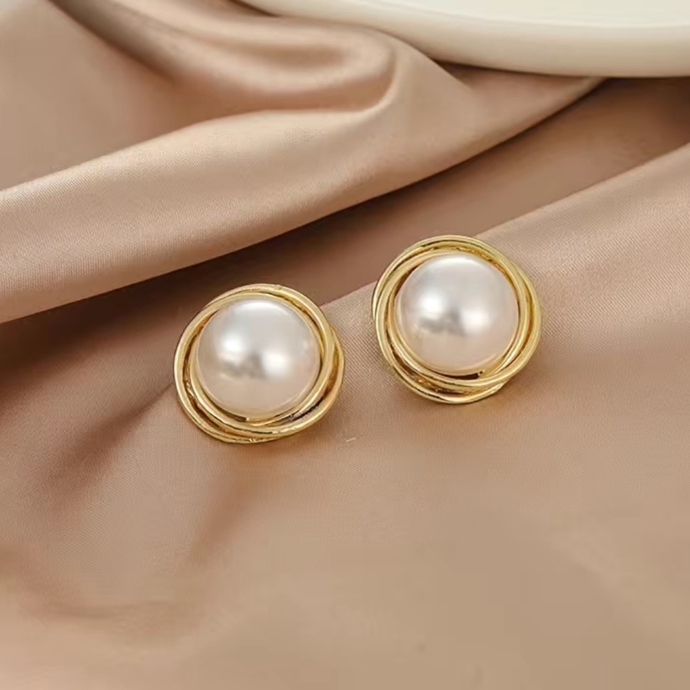 BRAND NEW 14K Gold Plated Vintage Bright Large Faux Pearl Stud Earrings 1Pair - Picture 3 of 5